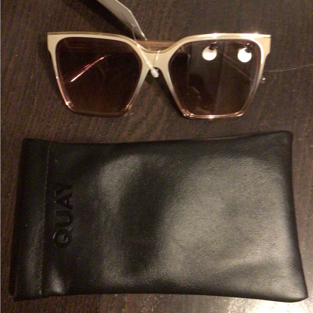 NEW! Quay Oversized Level Up Square Sunglasses in Light golden champagne